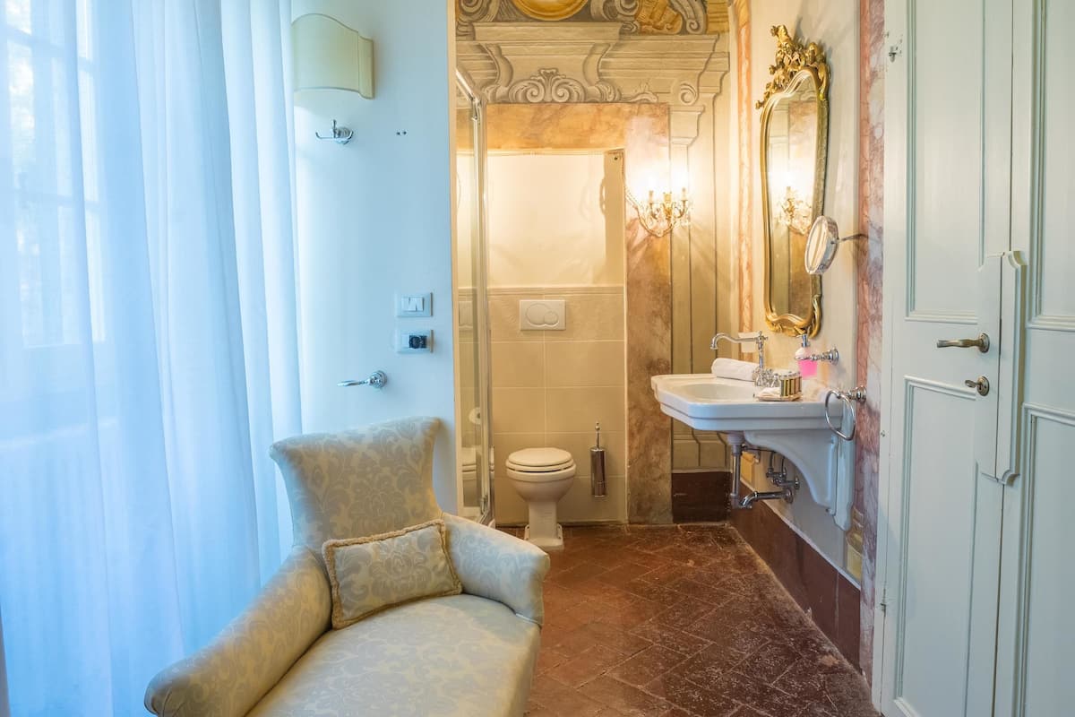 suite | bathroom | rainfall showerhead, free toiletries, hair dryer, towels