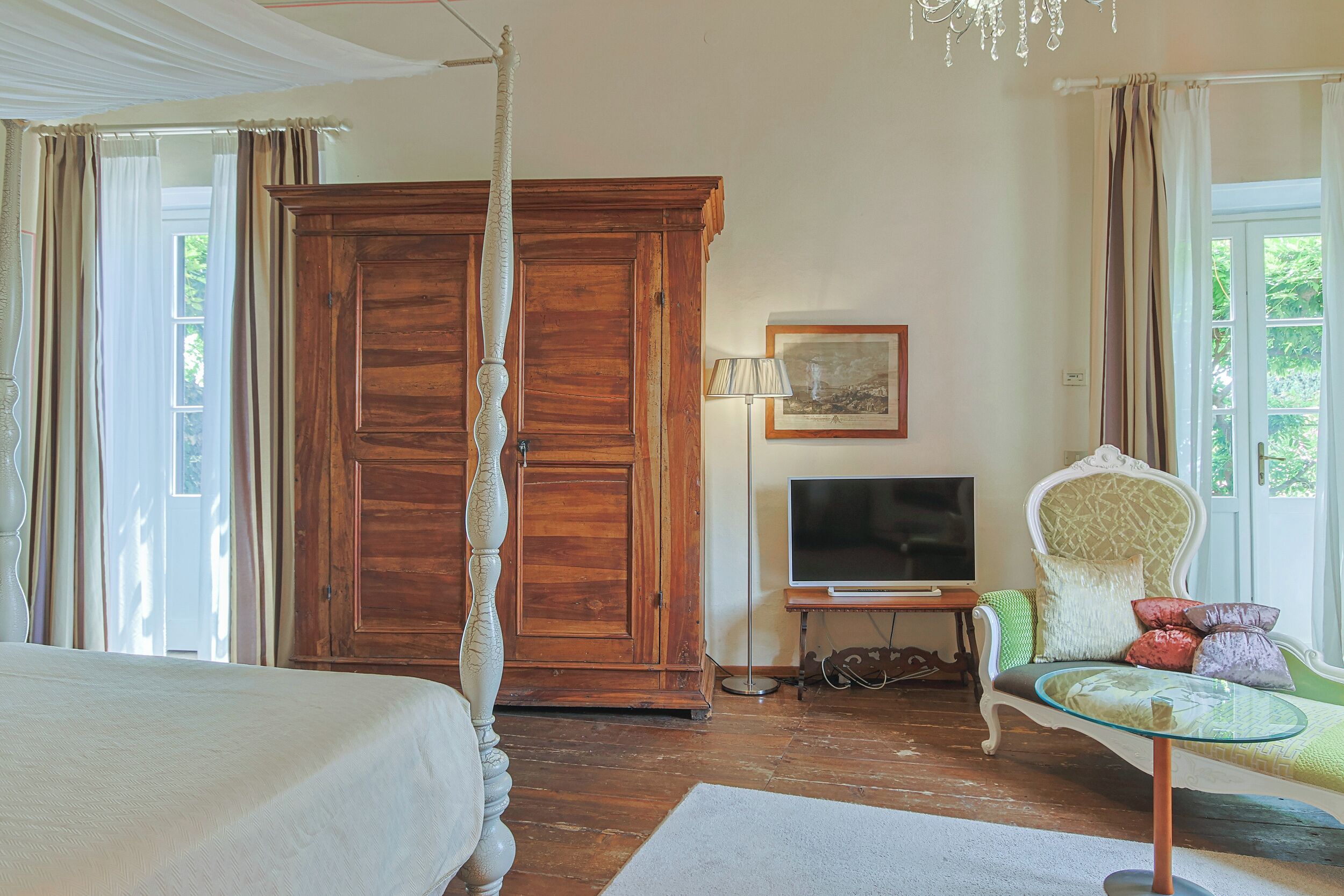 주니어 스위트 | 이탈리아 프레떼 시트, 필로우탑 침대, 객실 내 금고, 각각 다른 스타일의 인테리어