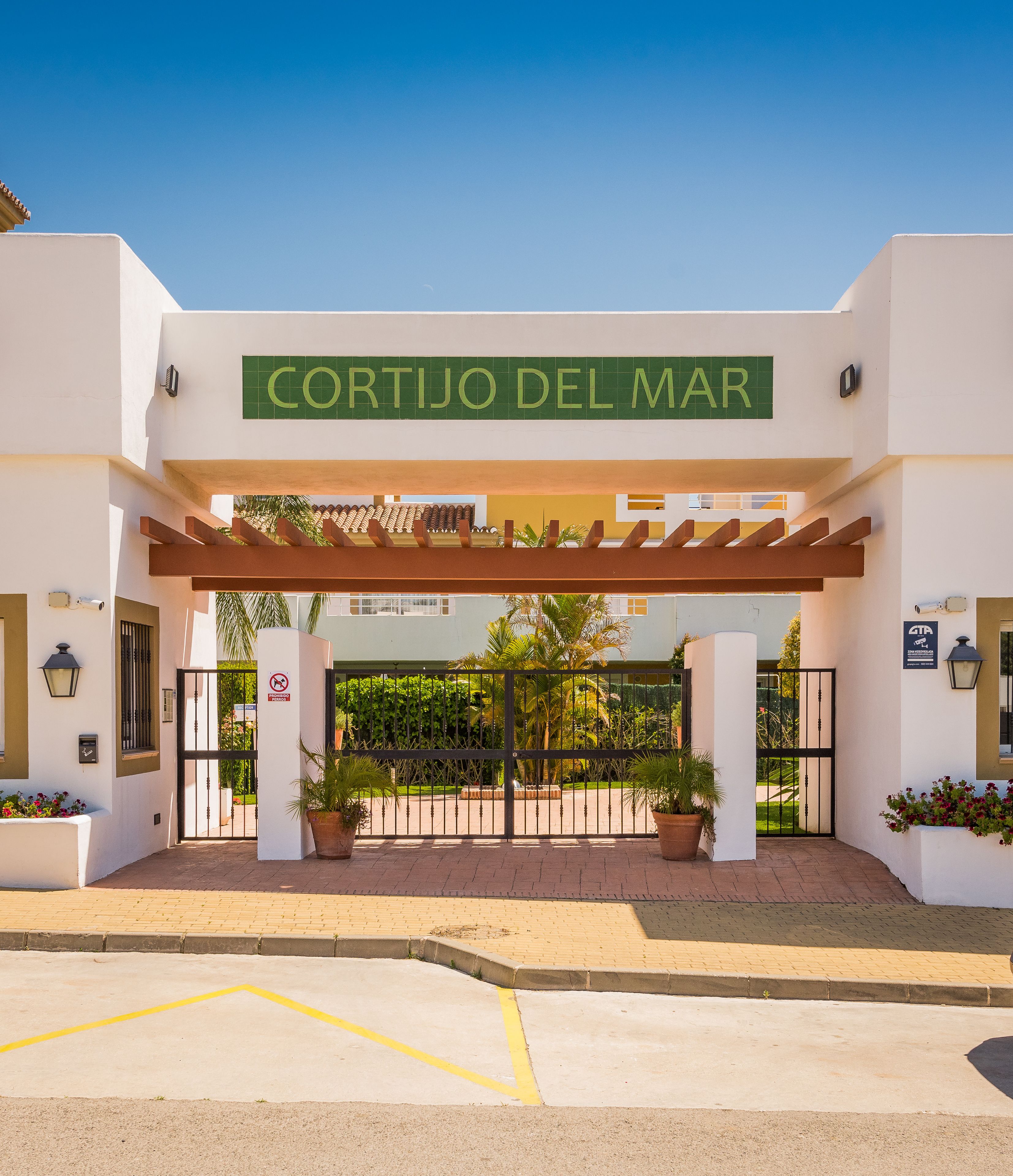 Entrada al alojamiento