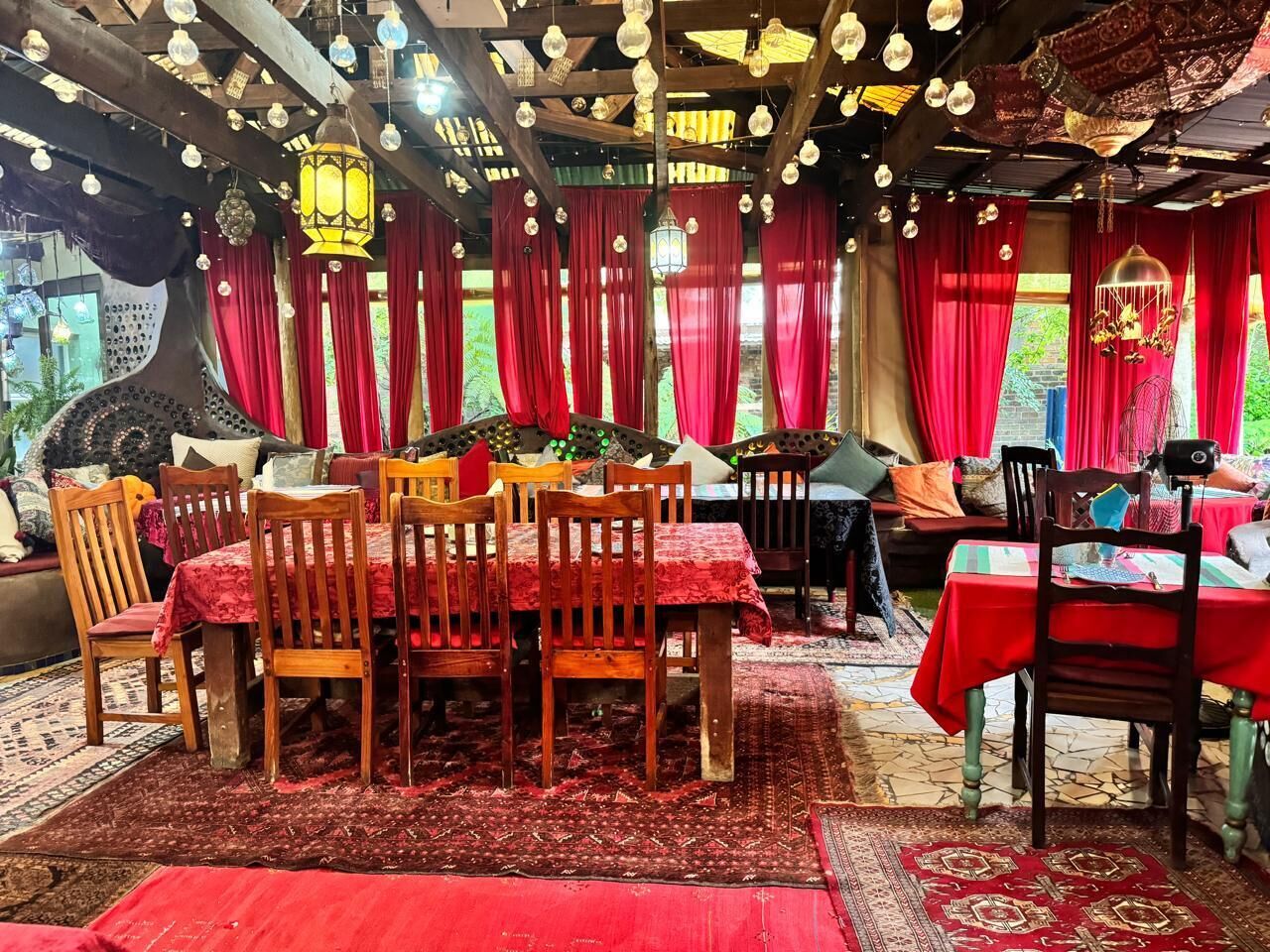 每日供應全套早餐 (每人 ZAR150)