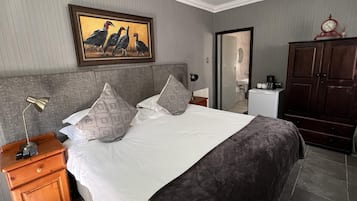 Basic Double Room, 1 King Bed | Hypo-allergenic bedding, individually decorated, individually furnished