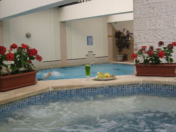 Bathtub spa indoor