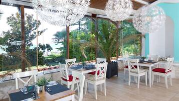 Spécialités Cuisine locale et internationale