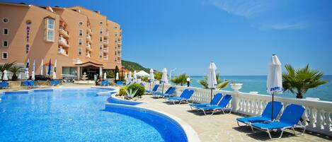 Outdoor pool, pool umbrellas, sun loungers