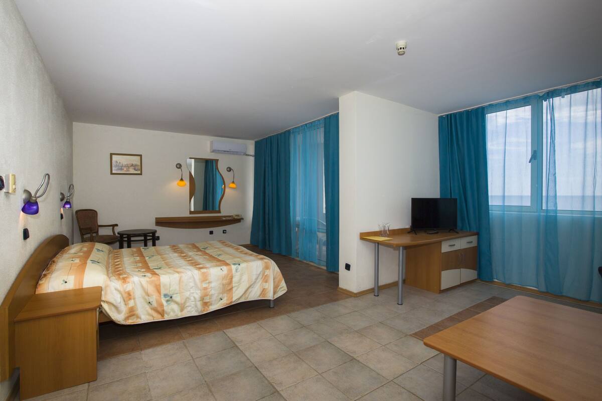 Studio, Sea View | In-room safe, blackout drapes, iron/ironing board (on request)