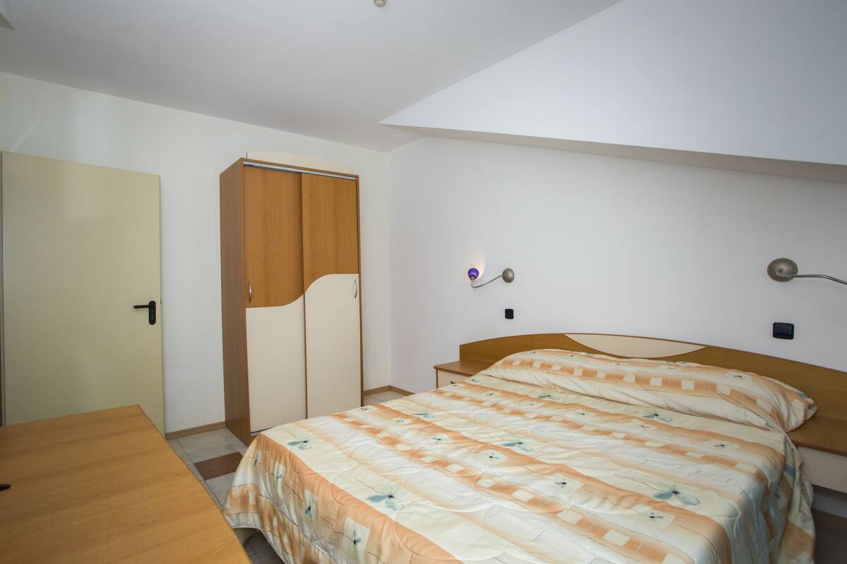 In-room safe, blackout drapes, iron/ironing board (on request)