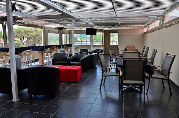 Breakfast, lunch, dinner served; local and international cuisine