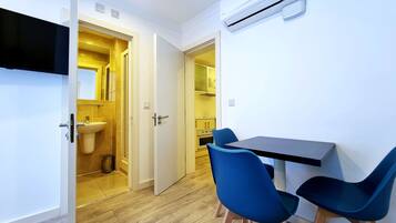 Triple Studio (Lower Ground Floor) | Coffres-forts dans les chambres, décoration personnalisée