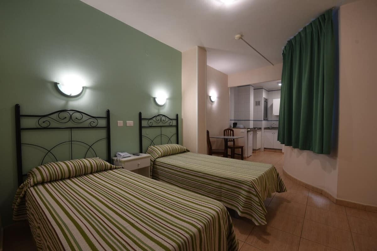 In-room safe, WiFi (free), bed sheets