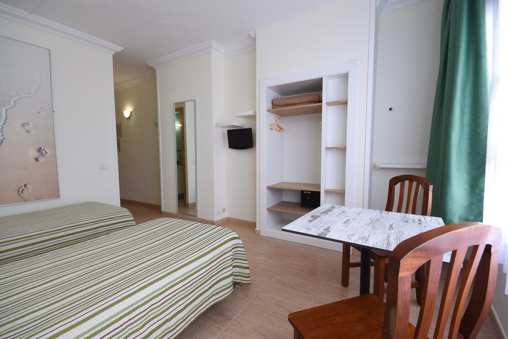 In-room safe, WiFi (free), bed sheets