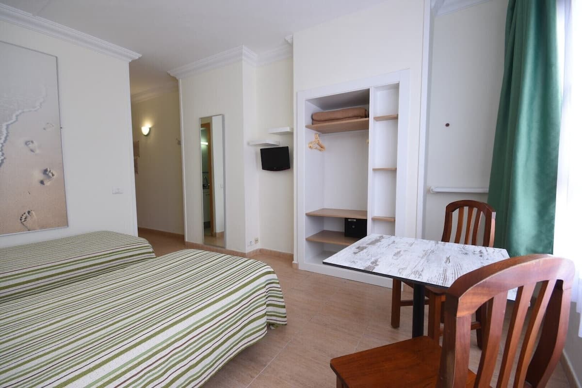 In-room safe, WiFi (free), bed sheets