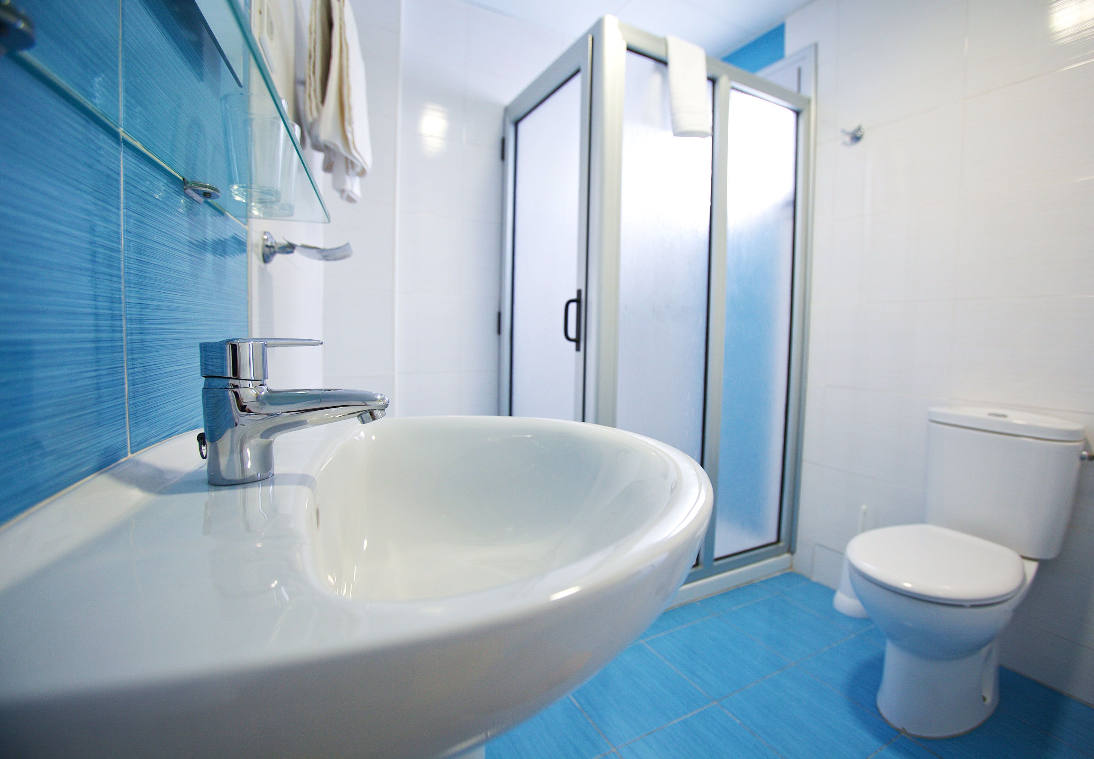 Douche, serviettes fournies