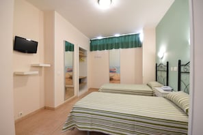 Studio (Interior) | In-room safe, free WiFi, bed sheets - Apartamentos Tinoca (Las Palmas de Gran Canaria)