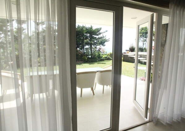 VIP Premier Suite One King Bed | Terrace/patio