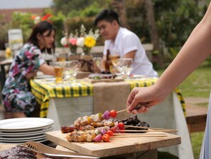 Outdoor dining - Discovery Country Suites (Tagaytay)