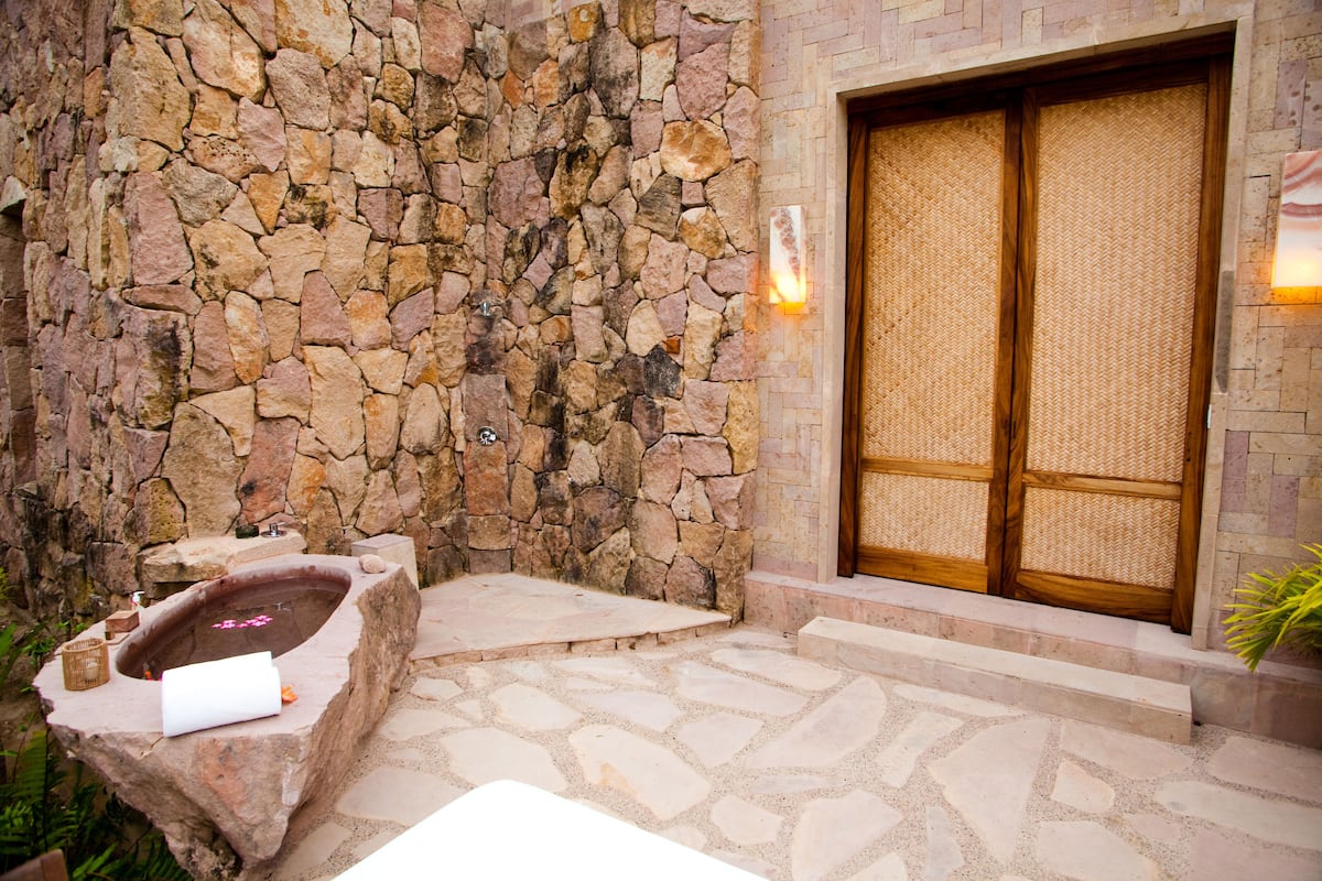 House (Jungle) | Premium bedding, down comforters, minibar, in-room safe