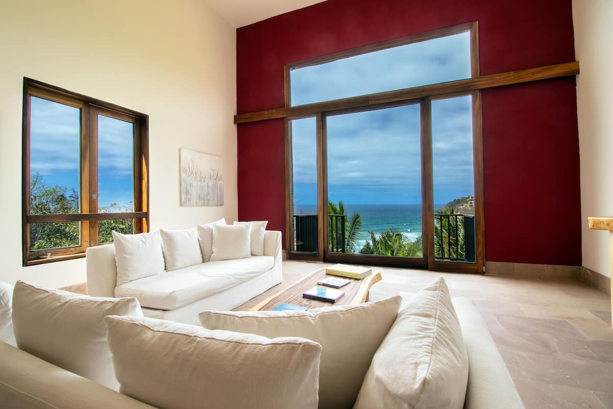 Deluxe House (Ocean) | Peralatan tempat tidur premium, gebar bulu kapas, bar mini