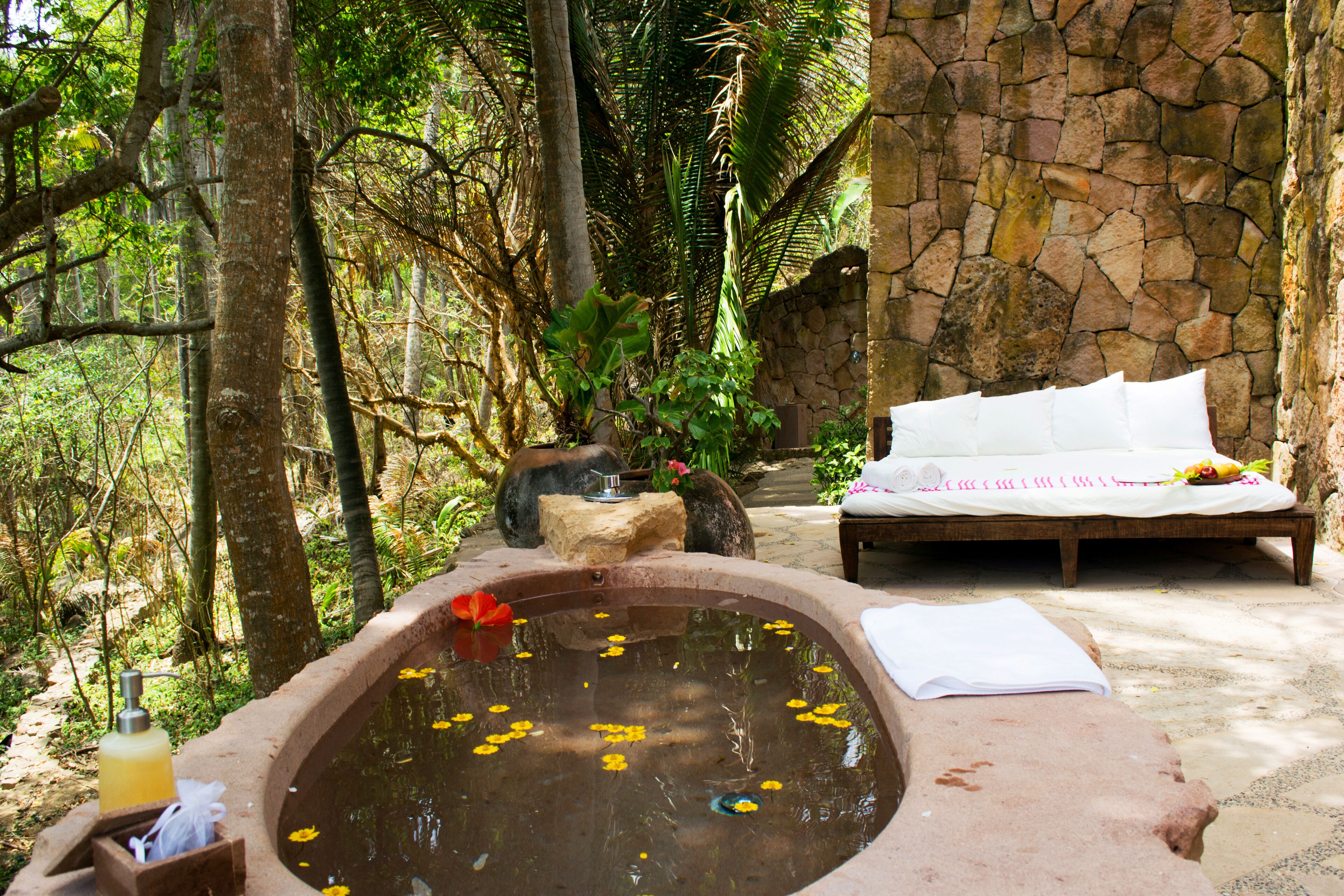 standard suite, ocean view | premium bedding, down duvets, minibar, in-room safe