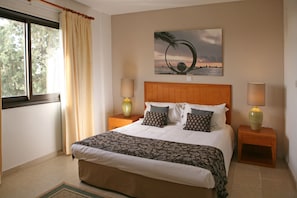 Apartment, 2 Bedrooms | Hypo-allergenic bedding, in-room safe, iron/ironing board