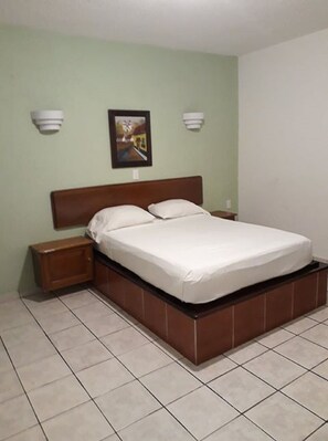 Minibar, iron/ironing board, free WiFi, bed sheets