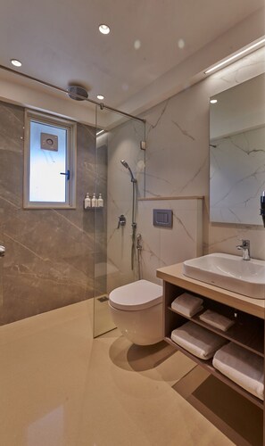 Standard Twin Room | Bathroom - Regent Hotel Andheri (Mumbai)