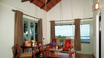 Premium bedding, in-room safe, individually furnished, desk