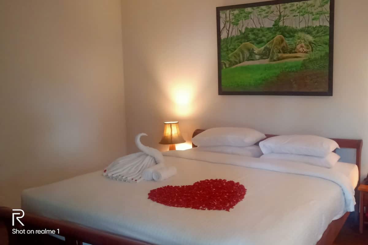 Sengetøy av topp kvalitet, safe på rommet og individuelt innredet