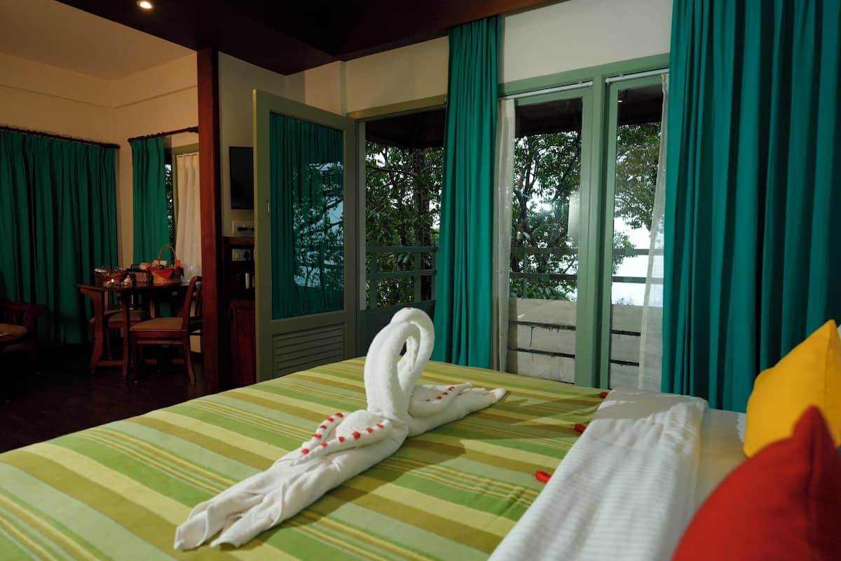 valley facing suite with bathtub | 1 bedroom, premium bedding, in-room safe, individually furnished