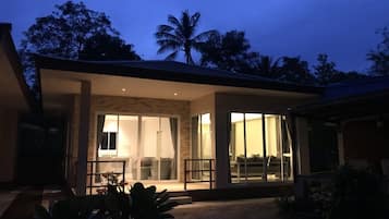 Superior-Villa, 1 Schlafzimmer, Gartenblick | Hochwertige Bettwaren, Select-Comfort-Betten, Zimmersafe