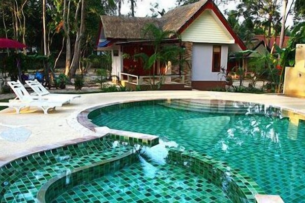 Outdoor pool, pool umbrellas, sun loungers