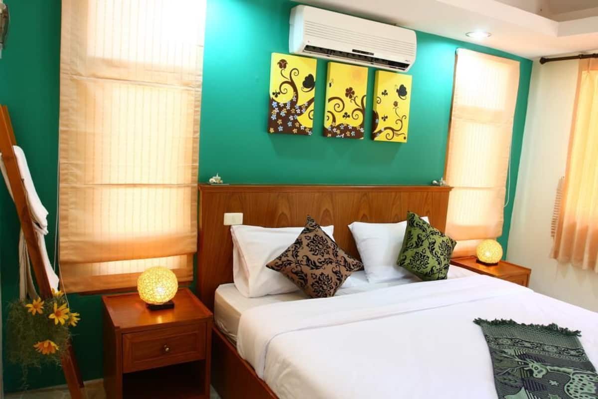 Premium bedding, Select Comfort beds, in-room safe
