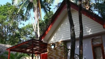 Standaard bungalow, uitzicht op tuin (with Fan) | Luxe beddengoed, Select Comfort-bedden, een kluis op de kamer
