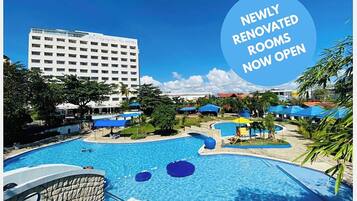 2 outdoor pools