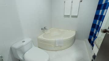Deluxe Room | Bathroom