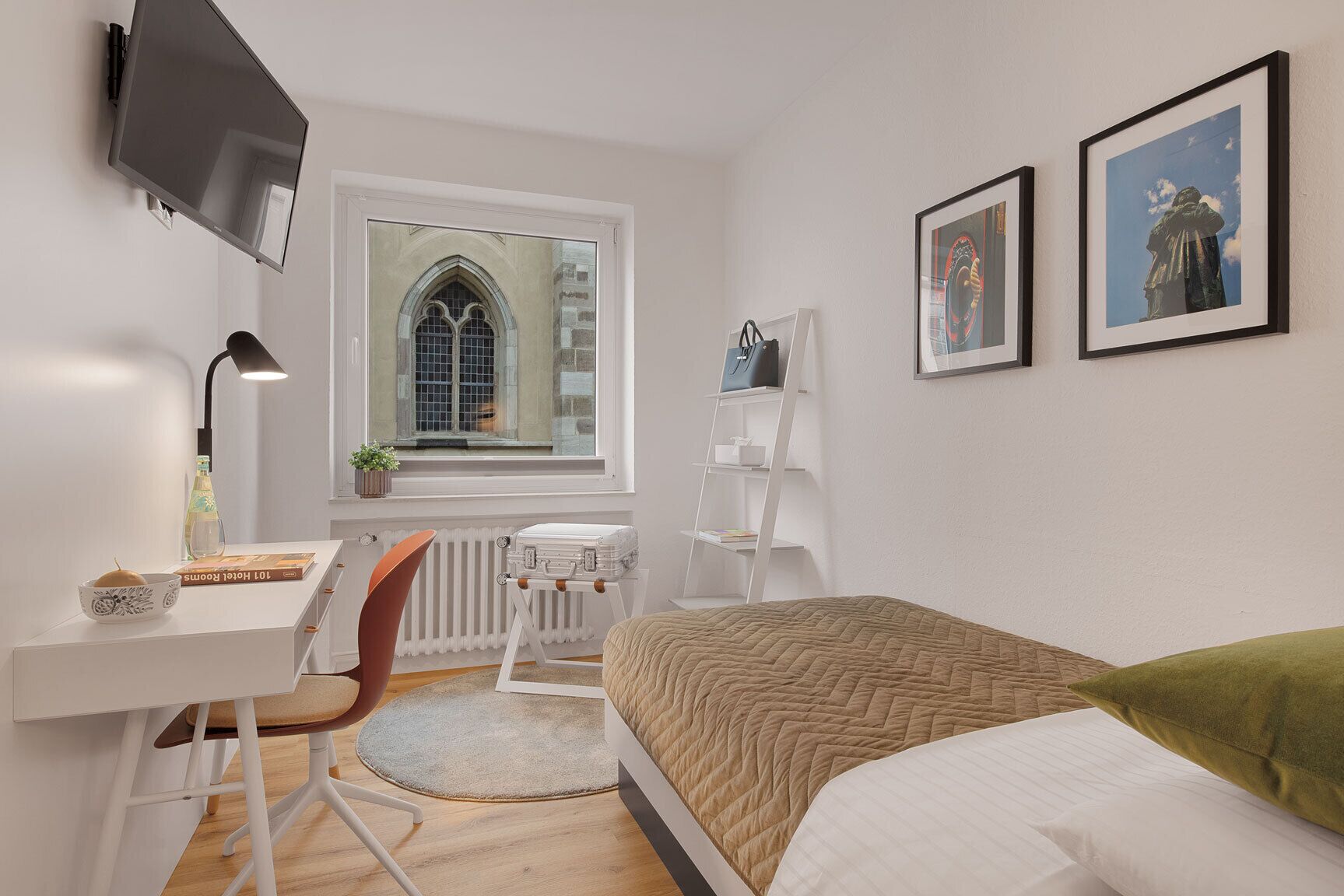 business single room | pillow-top beds, desk, soundproofing, free wifi