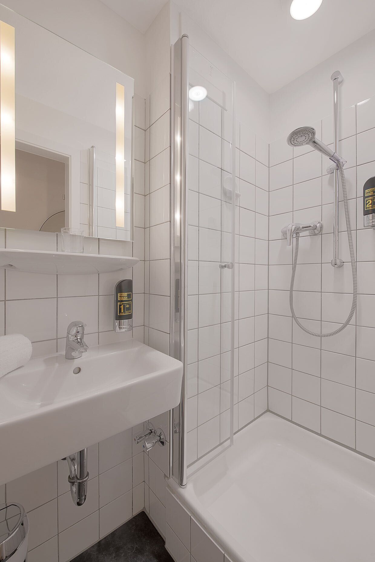 business double room | bathroom | shower, free toiletries, hair dryer, towels