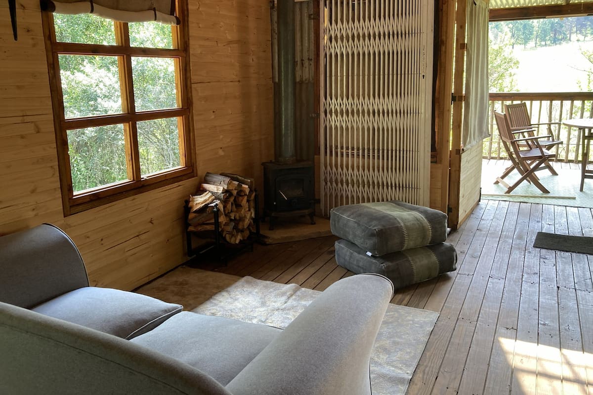 Classic Cabin | Living area