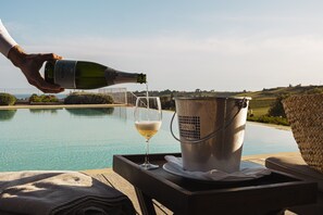 Poolside bar - La Foresteria Planeta Estate (Menfi)