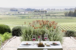 Café da manhã, almoço e jantar; culinária local, vistas para o jardim 
