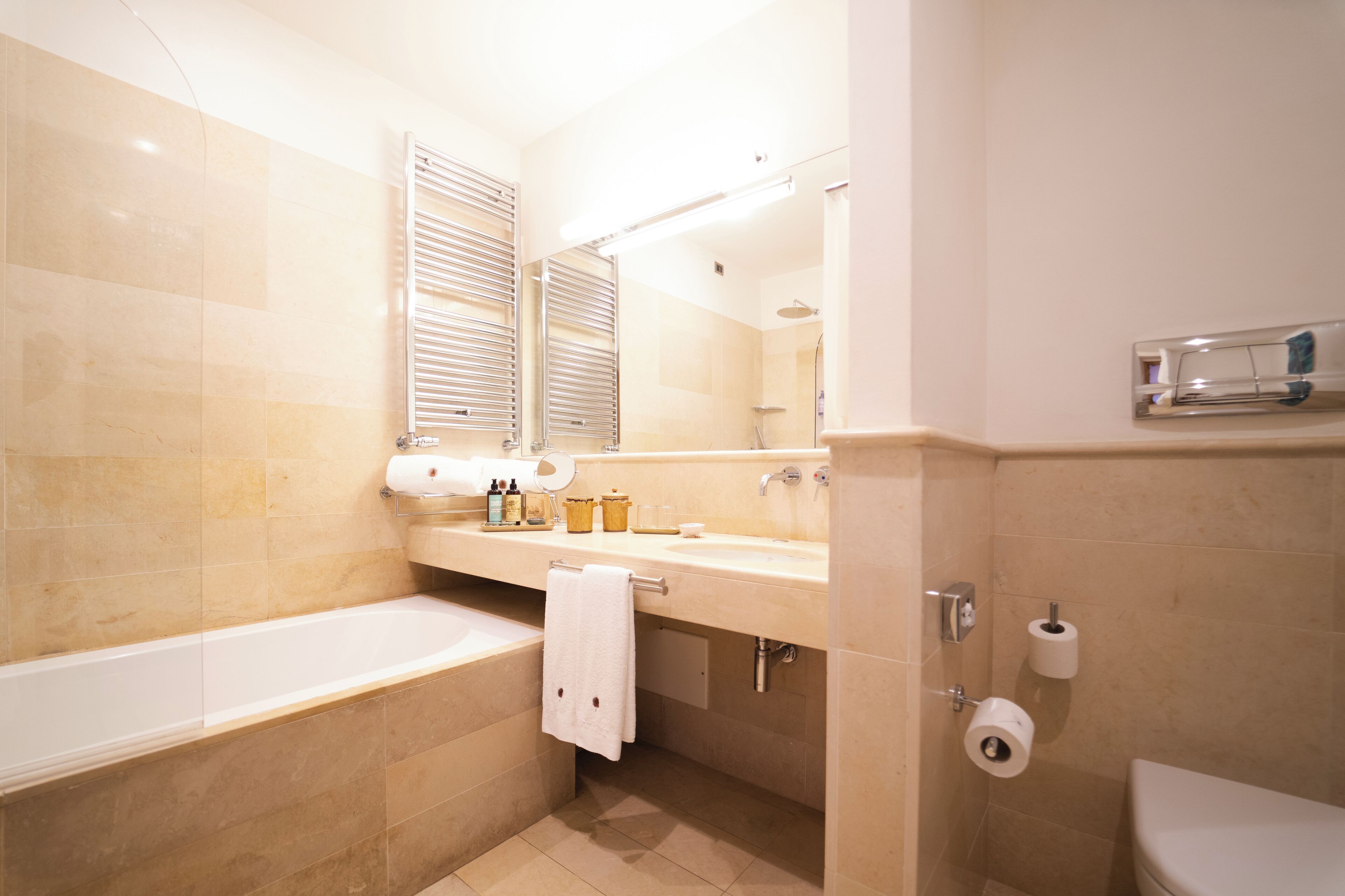 twin room, terrace | bathroom | combined shower/bathtub, rainfall showerhead, free toiletries