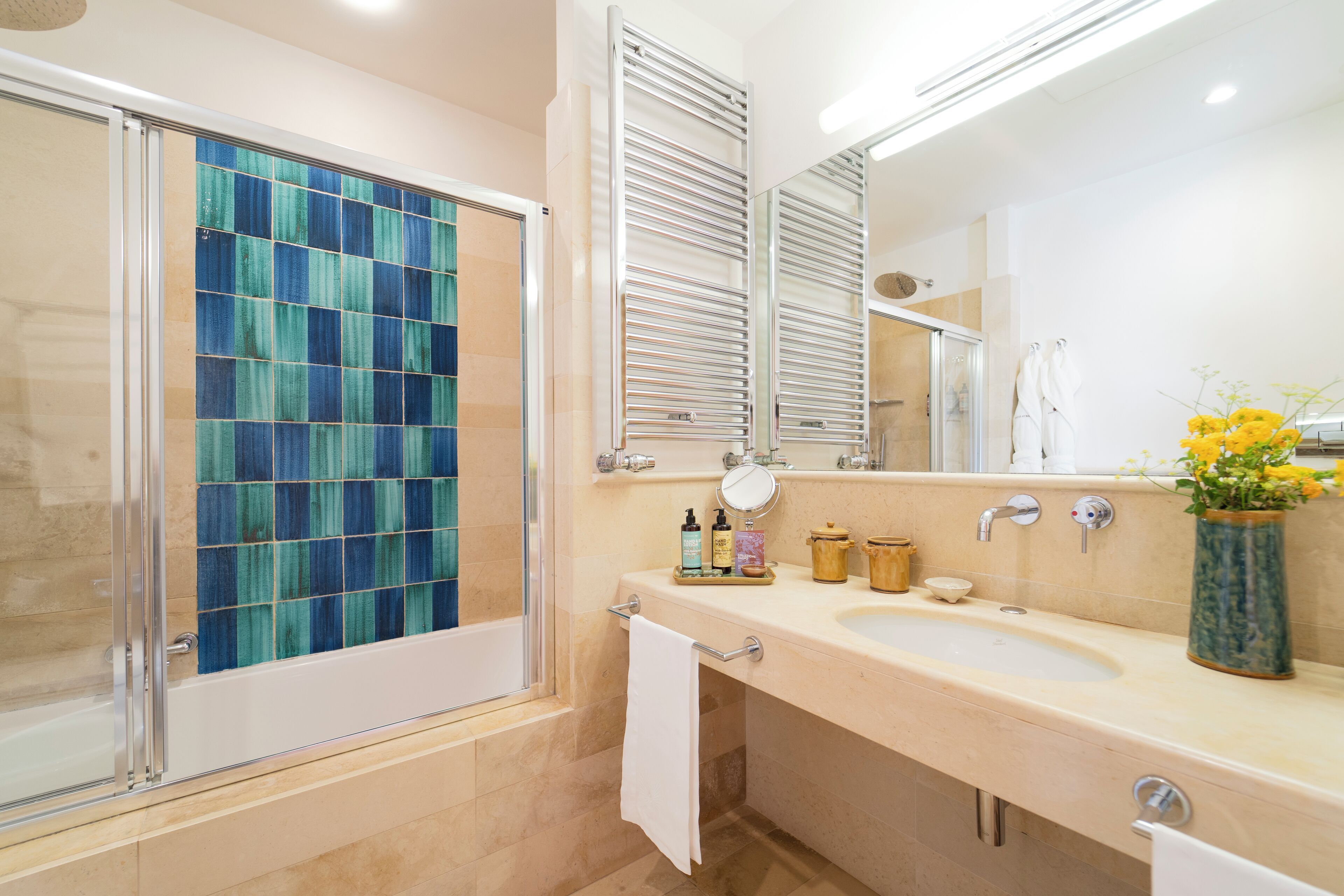 deluxe twin room, terrace | bathroom | combined shower/bathtub, rainfall showerhead, free toiletries