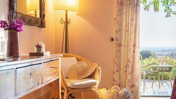 Chambre avec lits jumeaux, terrasse | Literie de qualité supérieure, minibar, coffres-forts dans les chambres