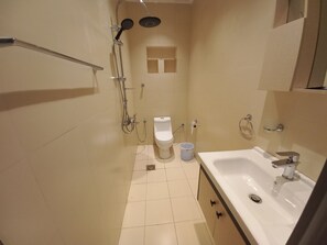 Shower, towels