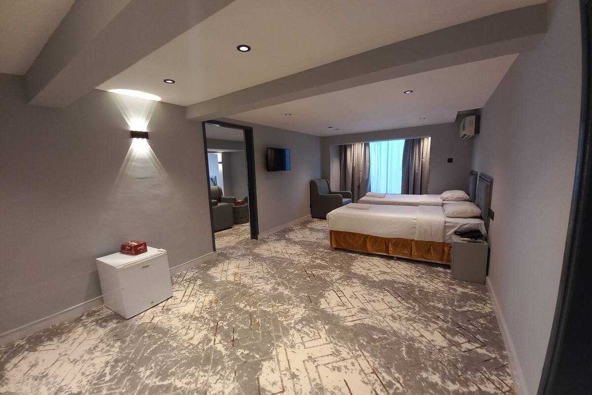 family room | free wifi, bed sheets