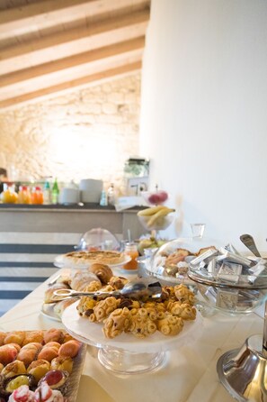 Daily buffet breakfast for a fee - Maison Tresnuraghes (Tresnuraghes)