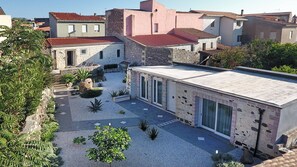 Deluxe-sviitti, terassi (20mt from the main building) | NÀkymÀ sisÀpihalle