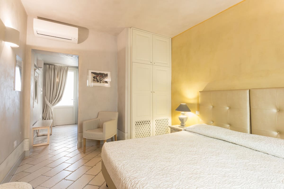 double room, annex building (40 mt. from the main building) | 1 bedroom, premium bedding, minibar, in-room safe