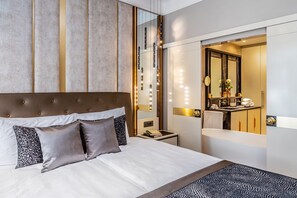 Suite (The Glamour)