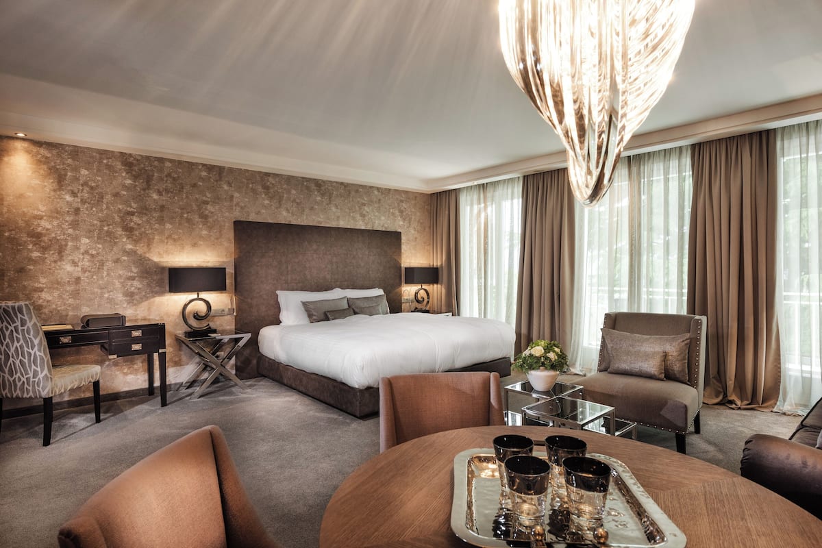 Frette Italian sheets, premium bedding, down duvets, memory-foam beds