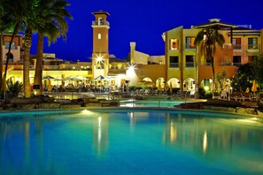 Fassade der Unterkunft – Abend/Nacht